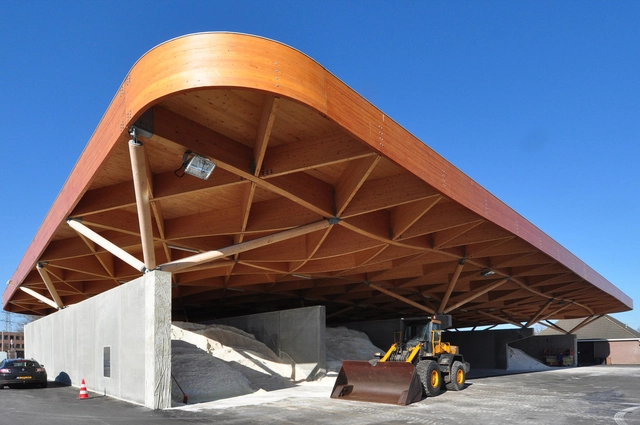 Centro de soporte para la autopista / 24H architecture - Arquitectura De Oficinas