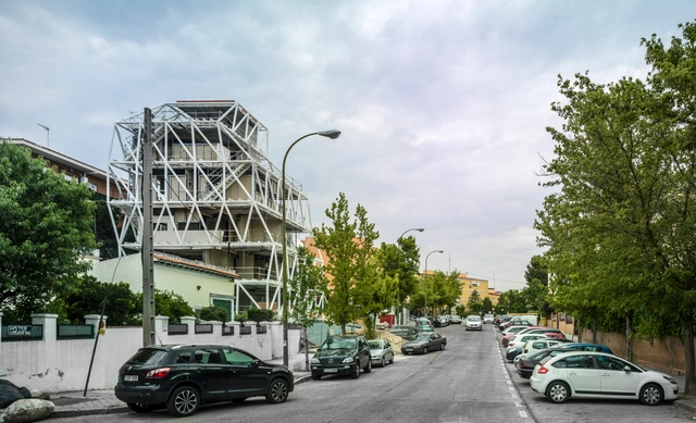 En Construcción: Departamentos con jardines perimetrales en Madrid / SUMA - Imagen Principal