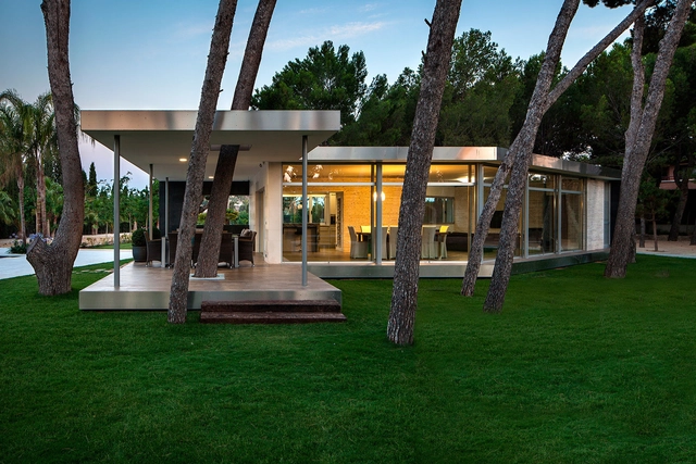 Pabellón entre Pinos / e2b arquitectos - Casas