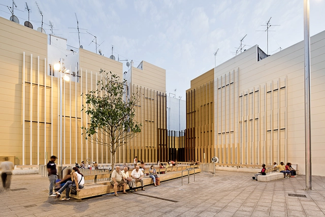 Ampliación de la plaza Espanyola / Noemí Martínez - Ampliación