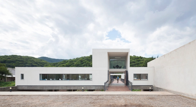 Depósito y Oficinas Roca Agro / Sergio Alberto Cabrera Arquitectos  - Arquitectura De Oficinas, Fachada
