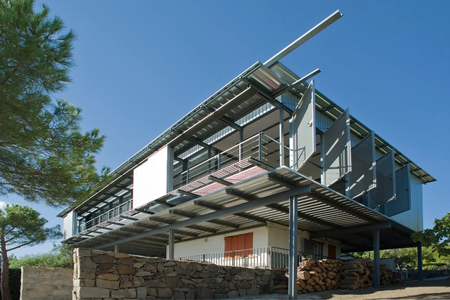 Casa A108 / OOKO industriarquitectura - Ampliación, Fachada, Fijación Vigas