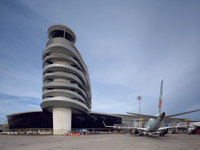 Oficinas y Torre de Control del aeropuerto de Edmonton / DIALOG - Ampliación