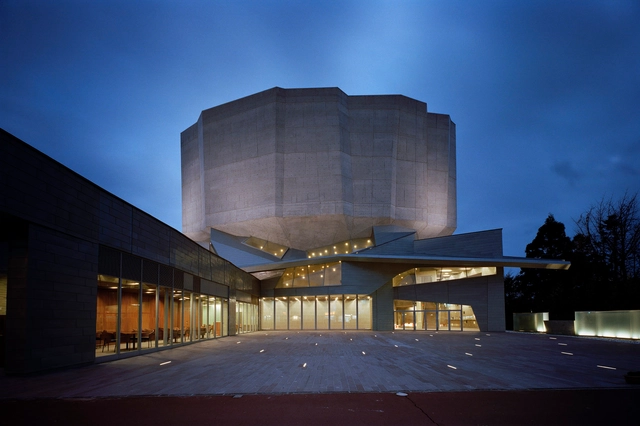 Centro cultural Kadare / Chiaki Arai Urban and Architecture Design - Bibliotecas