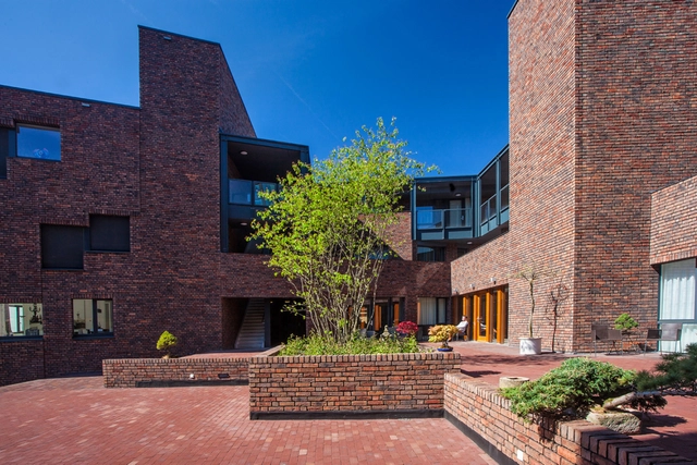Apartment Building on the Willem Wilminkplein / Onix - Apartments, Courtyard, Facade, Lighting