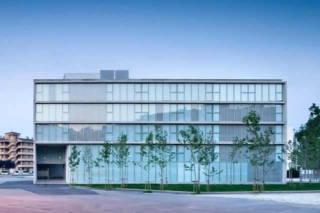 Ateneo Juvenil y Centro de Formación en Cambrils / Víctor Pujol Hugas - Instituto, Fachada