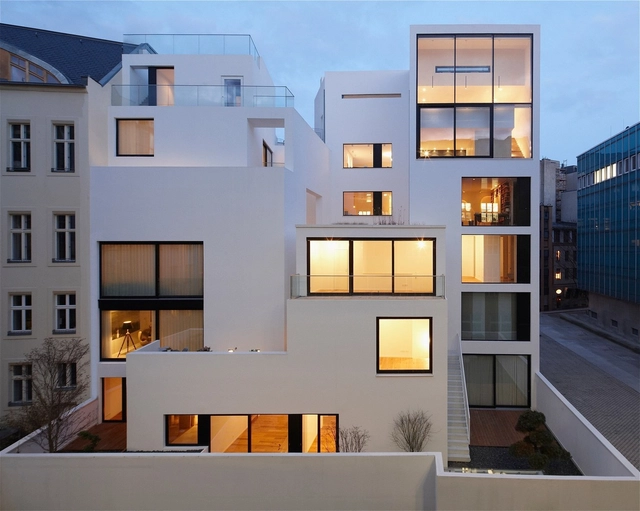 Habitações na Cidade Velha do Muro de Berlim / Sohrab Zafari - Casas