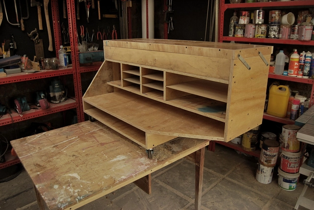 Mueble para Papeles / LOSGOGO  - Imagen Principal