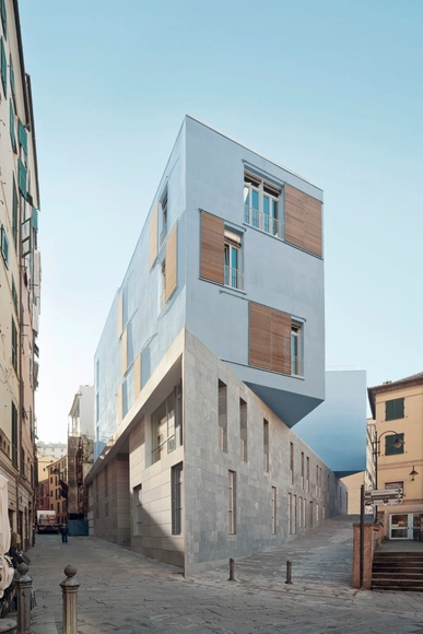Nova Escola em Piazza Delle Erbe / PFP Architekten - Escolas