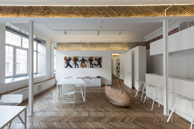 Escritório da Agência V Confession / M17 - Interiores De Escritórios