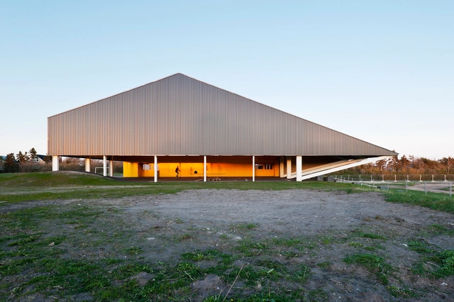 Centro deportivo en Løgstør / CEBRA - Recreación Y Entrenamiento