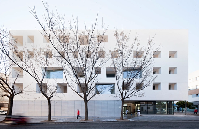 Centro de Educación para la Universidad de Cordoba / Rafael de La-Hoz - Universidad