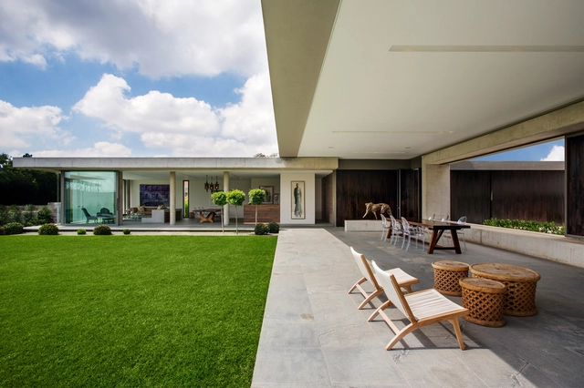 House 01, Hyde Park  / Daffonchio Architects - Houses, Garden, Facade, Chair, Table, Bench