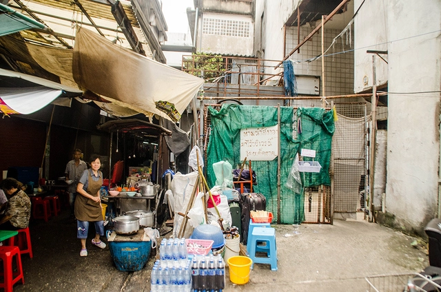 Centro comercial abandonado se transforma em aquário - Imagem de Destaque