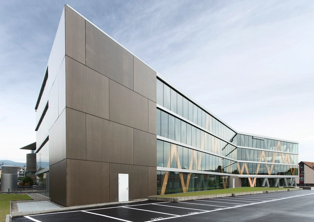 Swissquote Building in Gland  / Link architectes - Extension