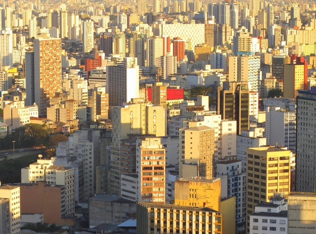 “Em São Paulo há meia cidade no subsolo, formada só por garagens” / Entrevista do El País com Raquel Rolnik - Imagem de Destaque