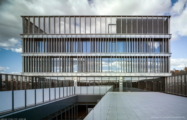 Edificio MAKRO / Enrique Bardají & Asociados - Tienda