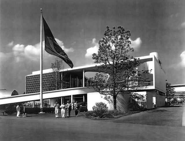 Clássicos da Arquitetura: "Os" três Pavilhões do Brasil - Pavilhão , Fachada