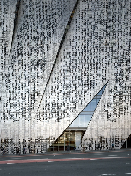 Faculty of Engineering + Information Technology / Denton Corker Marshall - University, Facade