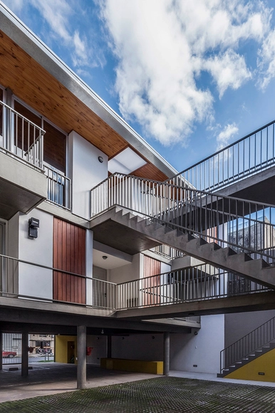 Edificio en calle Candioti / Biagoni/Pecorari Arquitectos - Apartamentos, Fachada, Barandas, Escaleras, Balcón