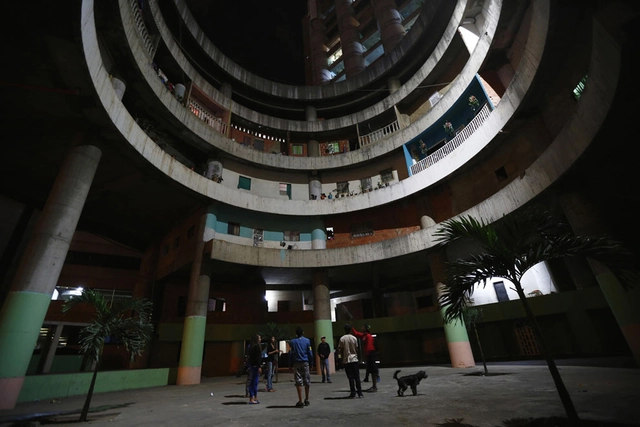 Desalojan emblemática Torre de David en Caracas - Imagen Principal