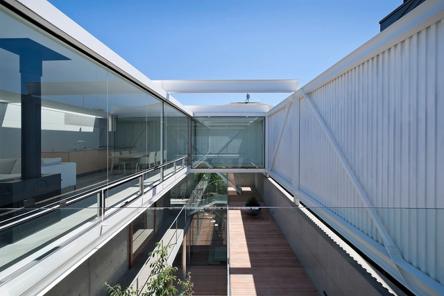 Casa Pátio / Yaita and Associates - Casas