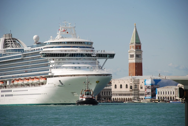 Norman Foster Joins Hollywood Stars in Petition Against Venice Cruise Ships - Featured Image