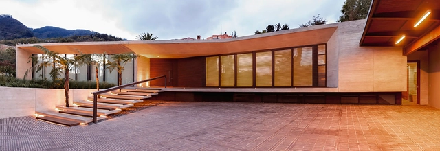 Casa CR  / H+H Arquitectos - Casas, Patio interior, Fachada