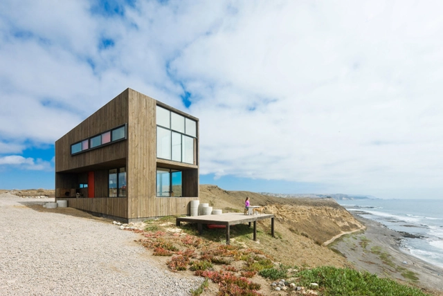 Puccio House / WMR Arquitectos - Houses, Facade, Coast
