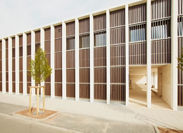 Grammar School Frankfurt-Riedberg  / a+r ARCHITEKTEN - Educational Architecture, Facade
