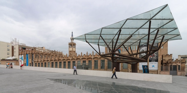Centro Cultural Caixa Forum Barcelona / Arata Isozaki - Centro Cultural, Fachada, Fijación Vigas