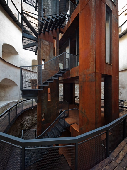 Torre Brasov  / Point 4 Space - Restauraciones