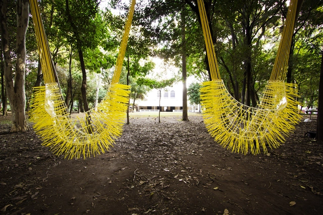 Instalación Balanço Cocar: columpios sensoriales que interactúan con el paisaje / PAX.ARQ - Imagen Principal