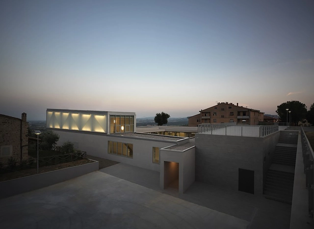 Escuela Primaria "La Ballena"  / Studio di Architettura Andrea Milani - Escuelas