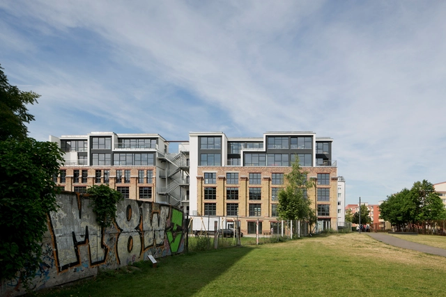柏林工厂 / Julian Breinersdorfer Architecture - 办公设施