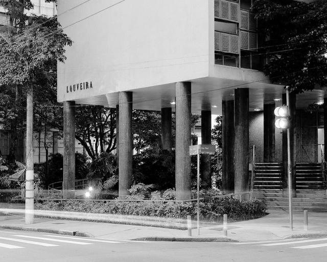 Clássicos da Arquitetura: Quatro Edifícios Residenciais Modernos - Apartamentos, Fachada, Pilar, Arco
