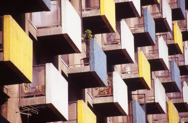 En Detalle: Ventanas Modernas del Centro de Santiago - Imagen Principal