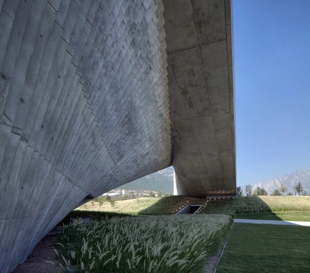 Tadao Ando gana su primer certificación LEED con el Centro Roberto Garza Sada  - Imagen Principal