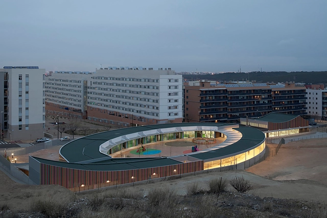 Centro de Educación Infantil en la Ecociudad Valdespartera / Magen Arquitectos - Kindergarten