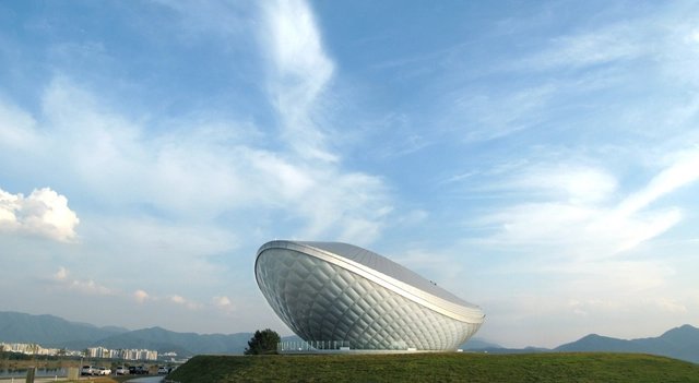 Archivo: Arquitectura Curvilínea / Parte II - Imagen Principal