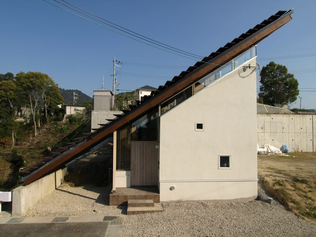 North Garden House / y+M - Houses, Facade, Beam