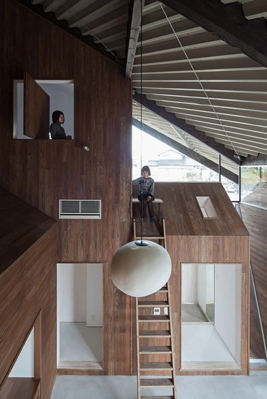 Casa Refugio de Lluvia / y+M - Casas