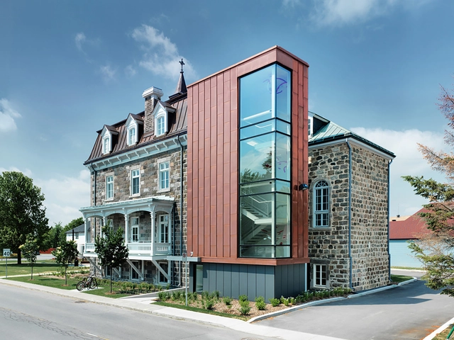 Saint Roch-de-l’Achigan City Hall  / Affleck de la Riva architects - Renovation, Facade