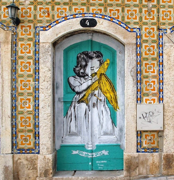25 portas com intervenções artísticas - Imagem de Destaque