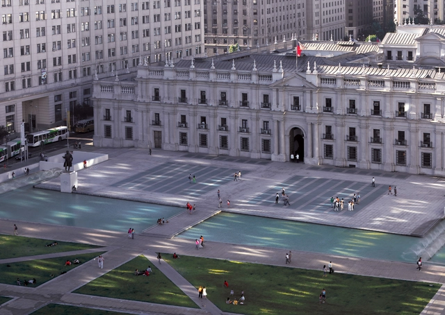 Menção Honrosa no Prêmio Rogelio Salmona: Centro Cultural Palacio de la Moneda y Plaza de la Constitución / Undurraga Deves Arquitectos - Imagem de Destaque