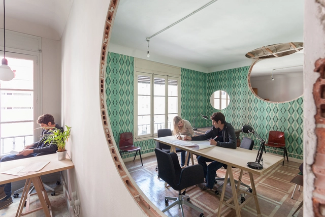 HUBflat / CH+QS arquitectos - Interiores De Oficina, Mesas, Sillas