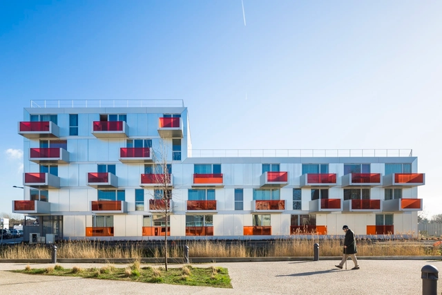 Grand Synthe - Place Du Courghain / Philippe Dubus Architecte - Social Housing, Facade, Door