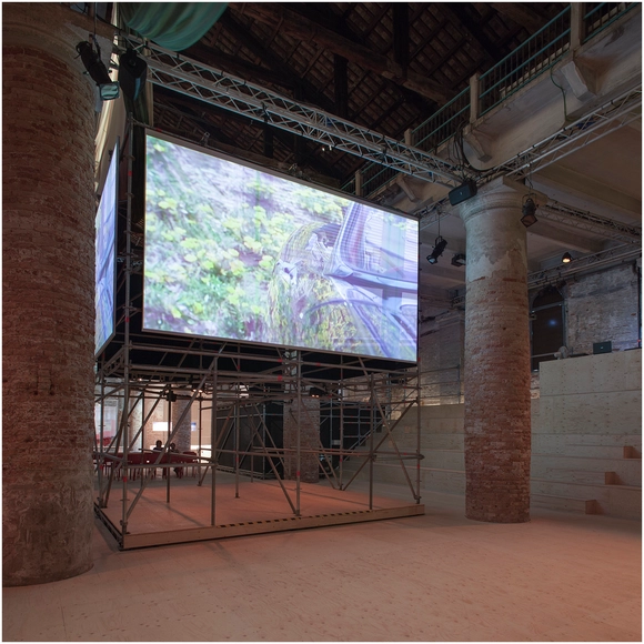 OMA cria uma sala de cinema de 360° na Bienal de Veneza - Imagem de Destaque
