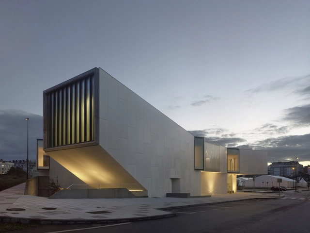 Mediateca de Carballo / Óscar Pedrós arquitecto - Bibliotecas