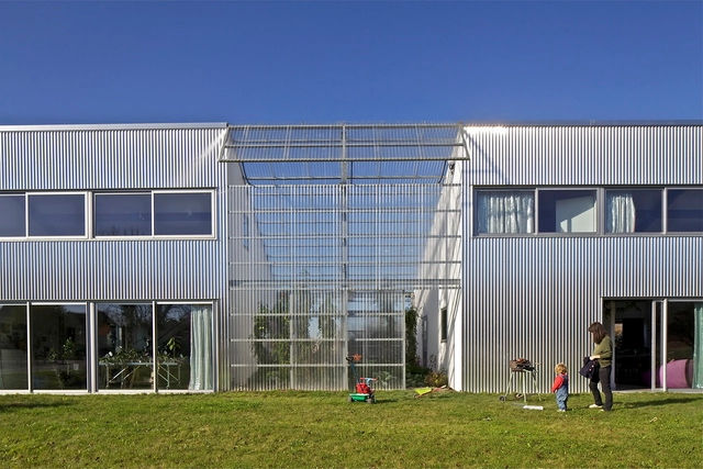 Casa + Agencia / Hérard & da Costa - Edificio De Oficinas